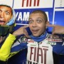 Valentino Rossi scherza sul suo infortunio, il video