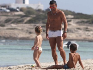 Antonio Di Natale: vacanze in famiglia a Formentera, le foto.