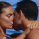 Nina Senicar baci hot con Tommy Chiabra a Saint Tropez, le foto