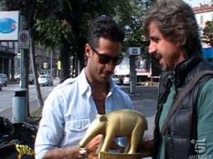 Corona insulta Costantino e Rocco Casalino a Striscia, il video.