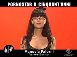 Le Iene hot: Manuela Falorni, pornostar a 50 anni, il video.