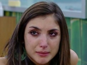 Margherita-Zanatta-in-lacrime-per-aver-voltato-le-spalle-a-Guendalina-in-occasione-della-votazione-che-avrebbe-determinato-la-permanenza-o-meno-di-Ilaria-Natali-al-Grande-Fratello-11-300x225.jpg