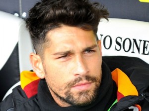 Marco Borriello gossip: il calciatore presenta Camila Morais alla mamma.