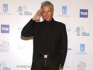 Baglioni ospita gli immigrati nella sua casa di Lampedusa.