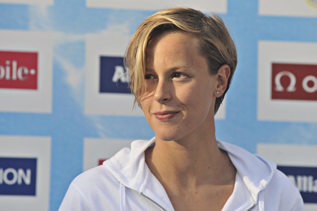 Federica Pellegrini e Magnini escono allo scoperto con un bacio.