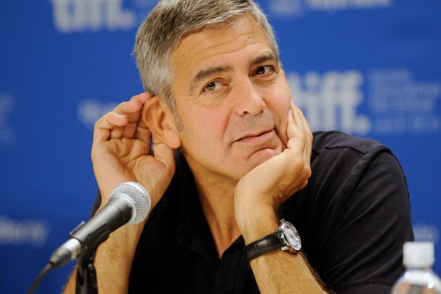 Per George Clooney e Stacy Keibler red carpet separato.