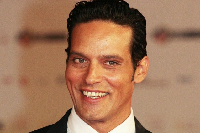 Finto Gabriel Garko su Fb: “Le donne si spogliano credendo sia io”.