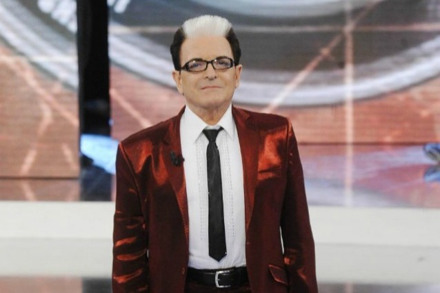 Cristiano Malgioglio querela Apicella per le offese omofobe.
