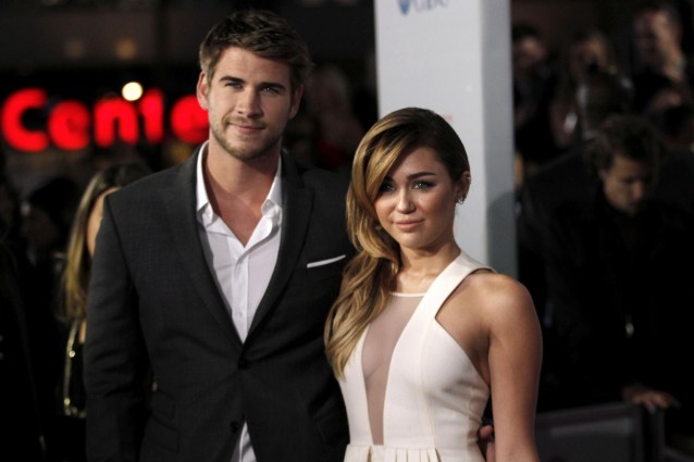 Miley Cyrus accetta di sposare Liam Hemsworth.