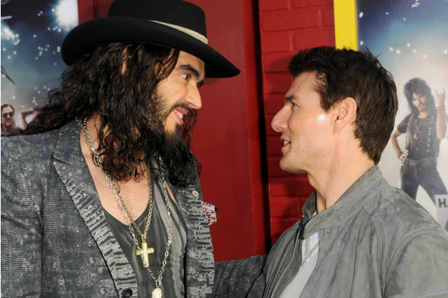 Nessuno può resistere al sorriso di Tom Cruise, neanche Russell Brand.