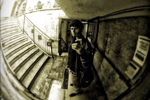 Luca Argentero si toglie la fede.