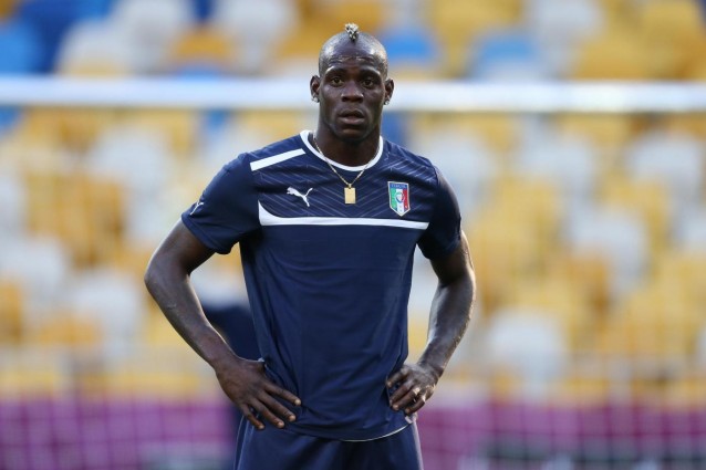 Mario Balotelli smentisce ufficialmente Raffaella Fico.