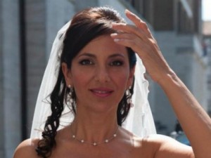 Selen sposa in bianco, l'ex pornostar all'altare con Toni.