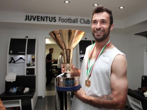 Mirko Vucinic diventa papà, l'annuncio su twitter.