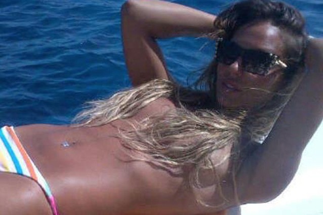 Sarah Nile in topless su Facebook (FOTO).