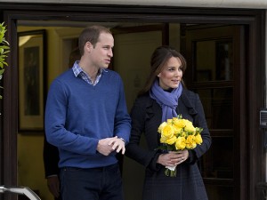 Kate Middleton lascia l'ospedale dopo 4 giorni di ricovero (VIDEO).