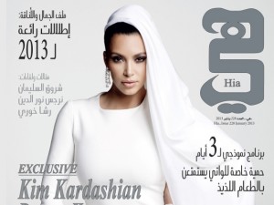 Kim Kardashian casta in copertina per HIA magazine, sexy nel backstage (FOTO).