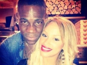 Balotelli torna da Fanny Neguesha, e il bacio con la mora? (FOTO).