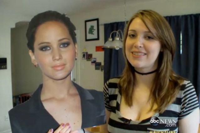 Spende 25.000 dollari in chirurgia per somigliare a Jennifer Lawrence.