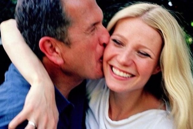 Mentre Chris Martin toglie la fede, Gwyneth Paltrow bacia ... Gwyneth Paltrow Instagram