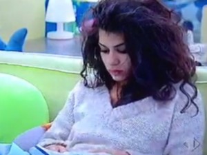 GF13, Modestina avrebbe usato un telefono in casa: rischio espulsione?