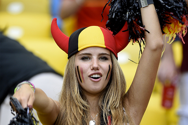 Era in Brasile per tifare Belgio, viene assunta come modella.