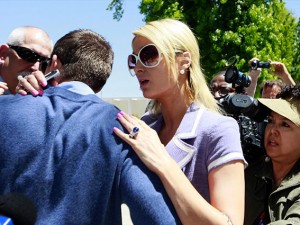 Trovati 400 kg di cocaina nel ranch di Paris Hilton.