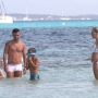 Antonio Di Natale fa il bagno con i bambini