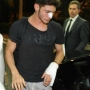 Stefano De Martino ferito e fasciato