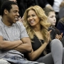 La Knowles e il rapper durante una partita di nba