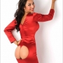lisandra in rosso con lato b scoperto