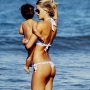 elena santarelli con il figlio al mare