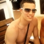 robin van persie con occhiali neri