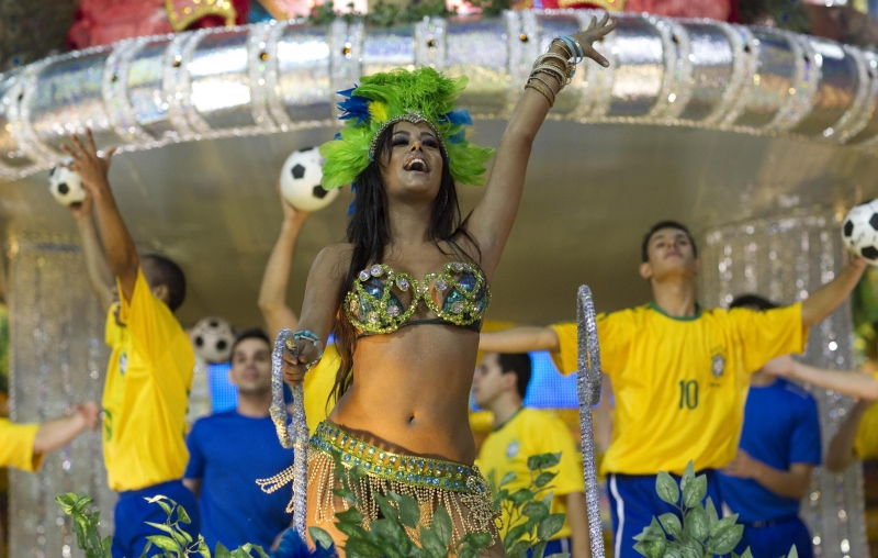 la-riquelme-al-carnevale-di-rio-800x540