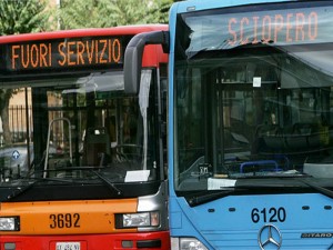 Sciopero: 1 aprile 2011 tra stop di bus e treni. Ecco gli orari pomeridiani.