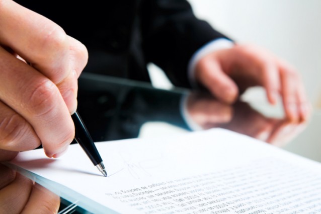Il primo contratto a termine diventa acausale: 12 mesi senza le ragioni.