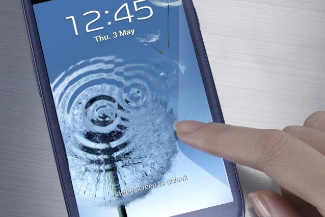 Samsung Galaxy S III: ecco le prime immagini live della versione Pebble Blue arrivata in Italia [FOTO ESCLUSIVE MOBILE FANPAGE].
