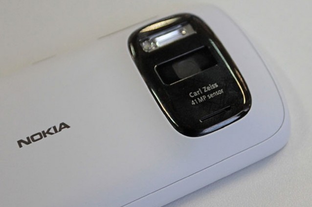Confronto fotografico tra Nokia 808 PureView, iPhone 4S e HTC One X.