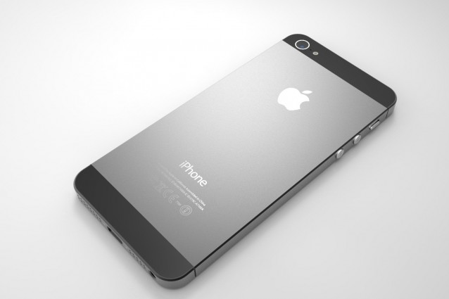 Nuove immagini dal vivo per il presunto iPhone 5. Sarà davvero così?