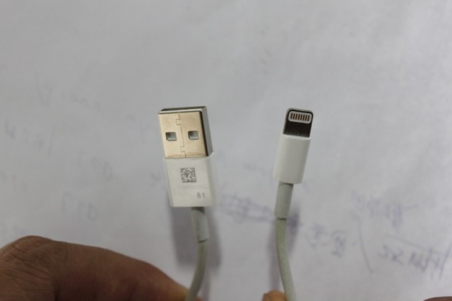 iPhone 5: nuove immagini leaked svelerebbero un processore A6 ed un connettore da 9-pin.