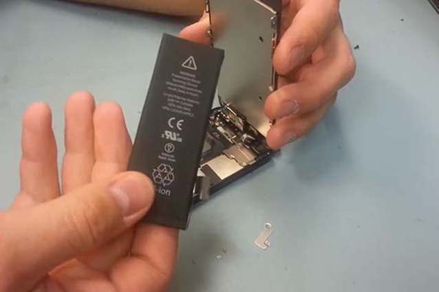 iPhone, cavi e alimentatori non originali potrebbero rovinare lo smartphone.