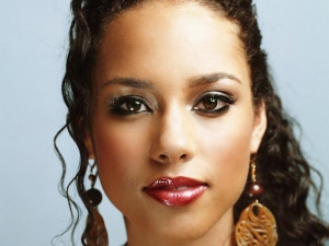 Posticipato il nuovo album di Alicia Keys
