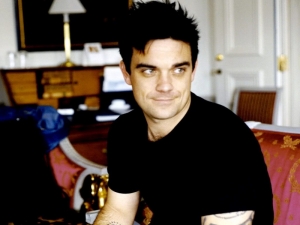 Robbie Williams smentisce il fidanzamento con Ayda Field