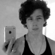 Nick Jonas presenta in tv e compare su un sito gay