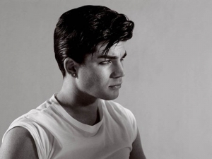 Adam Lambert parla delle sue ambizioni televisive