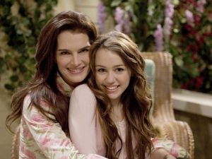 Brooke Shields da dei consigli a Miley