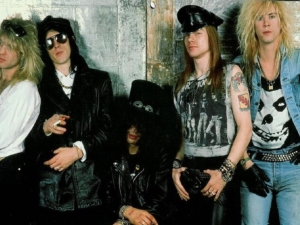 Guns'N'Roses: 100 milioni di dollari per rivederli insieme, ma Slash dice