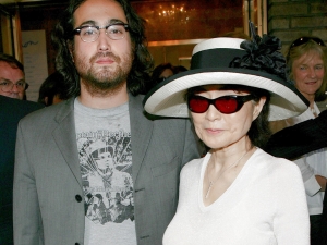 Sean Lennon firma la colonna sonora di un film.