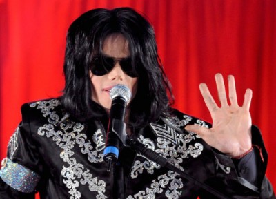 Michael Jackson, clamoroso: il corpo potrebbe essere riesumato