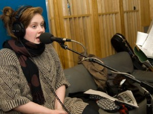Traduzione Rolling in the Deep di Adele: il significato del brano.